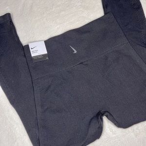 Nike Yoga Seamless Leggings